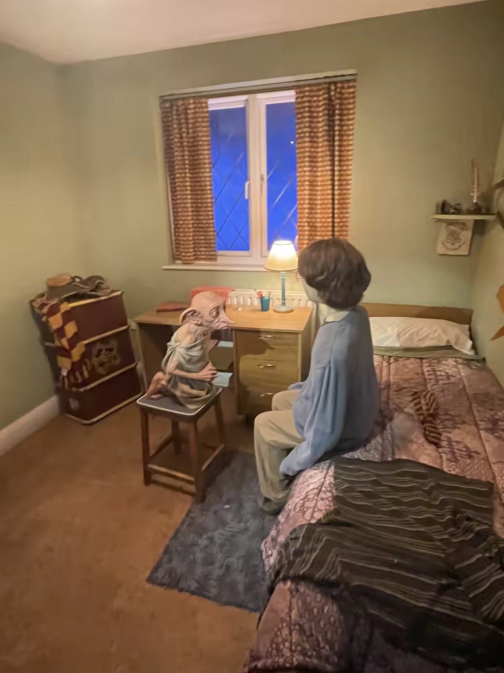 Recreate iconic movie moments with a life-sized Dobby in the immersive Harry Potter bedroom display.