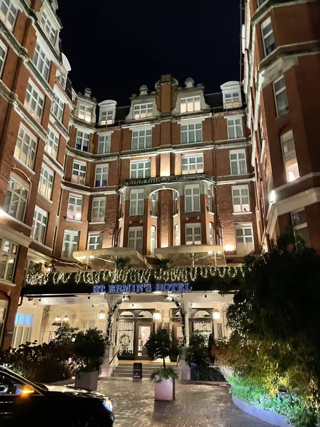 St. Ermin's Hotel shines with festive holiday lighting, offering an elegant central London stay for families.